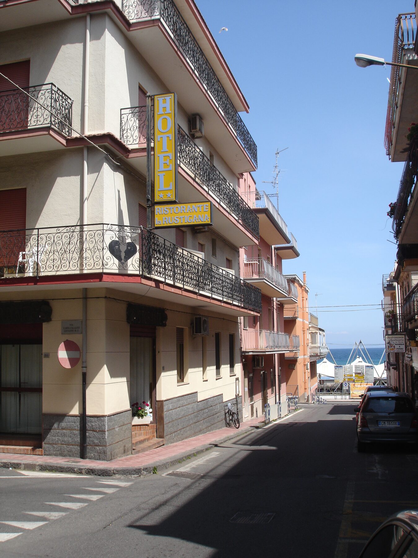 The street to the sea