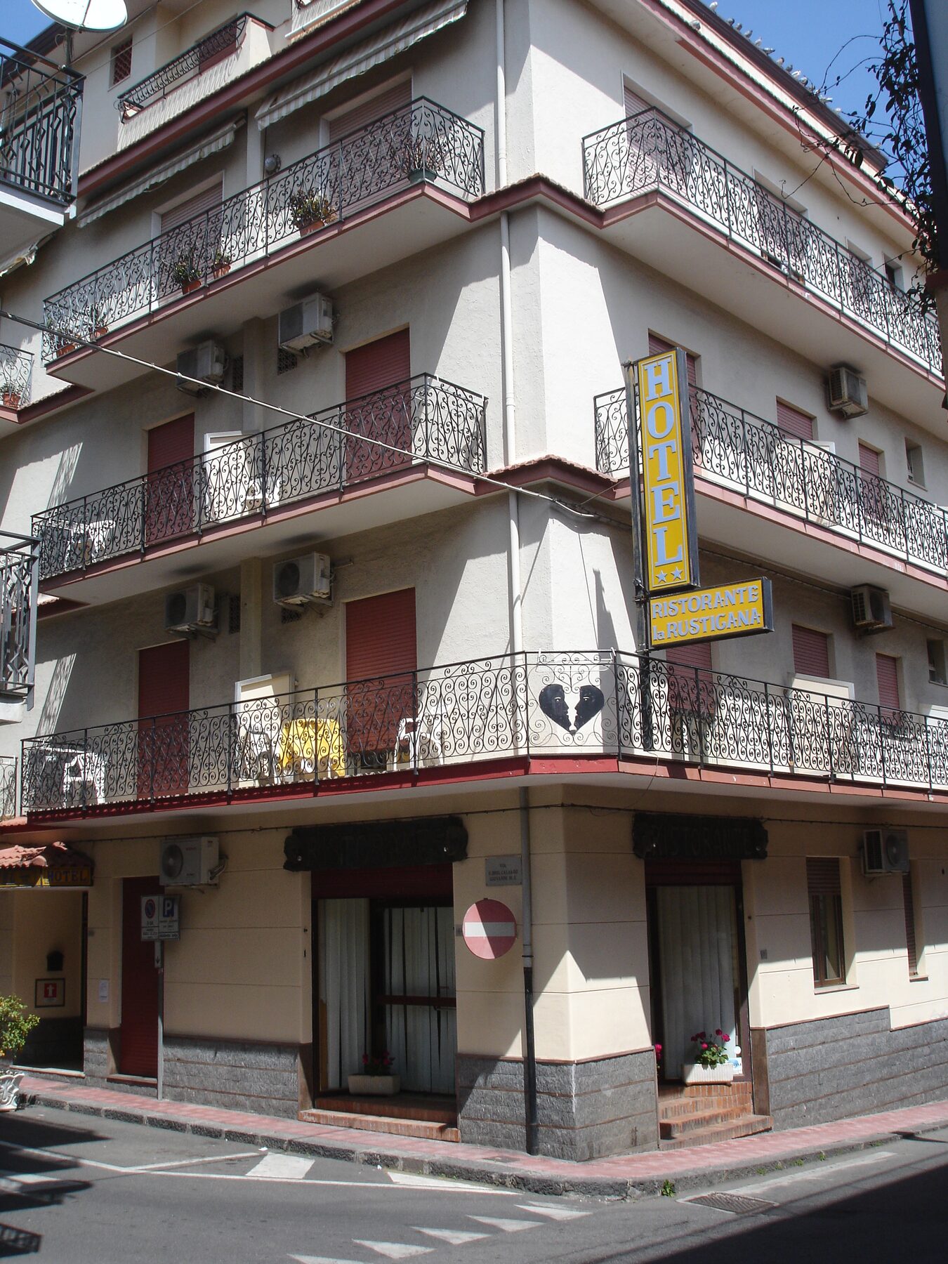 Facade of Hotel La Rusticana